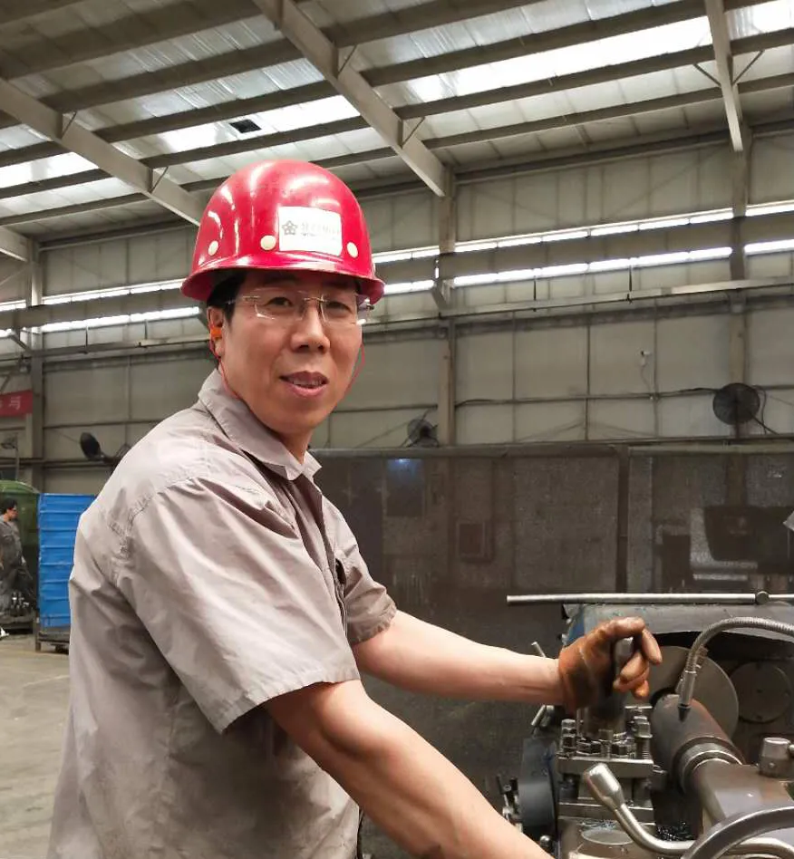 Photo of Liu Aijun at work
